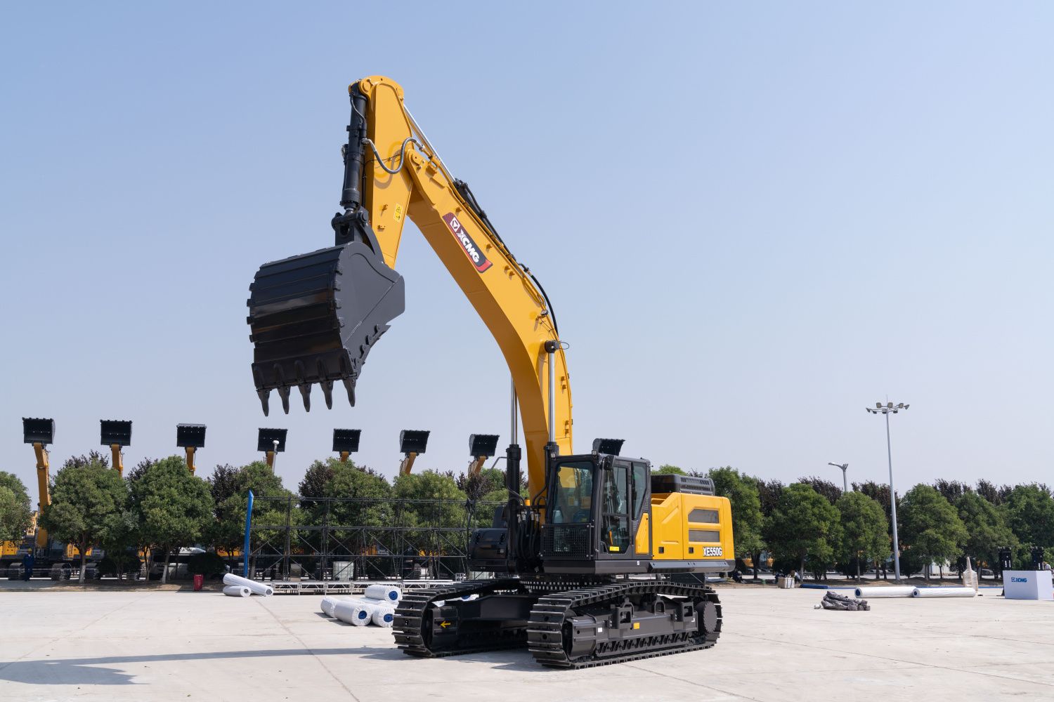 Гусеничный экскаватор XCMG XE550G