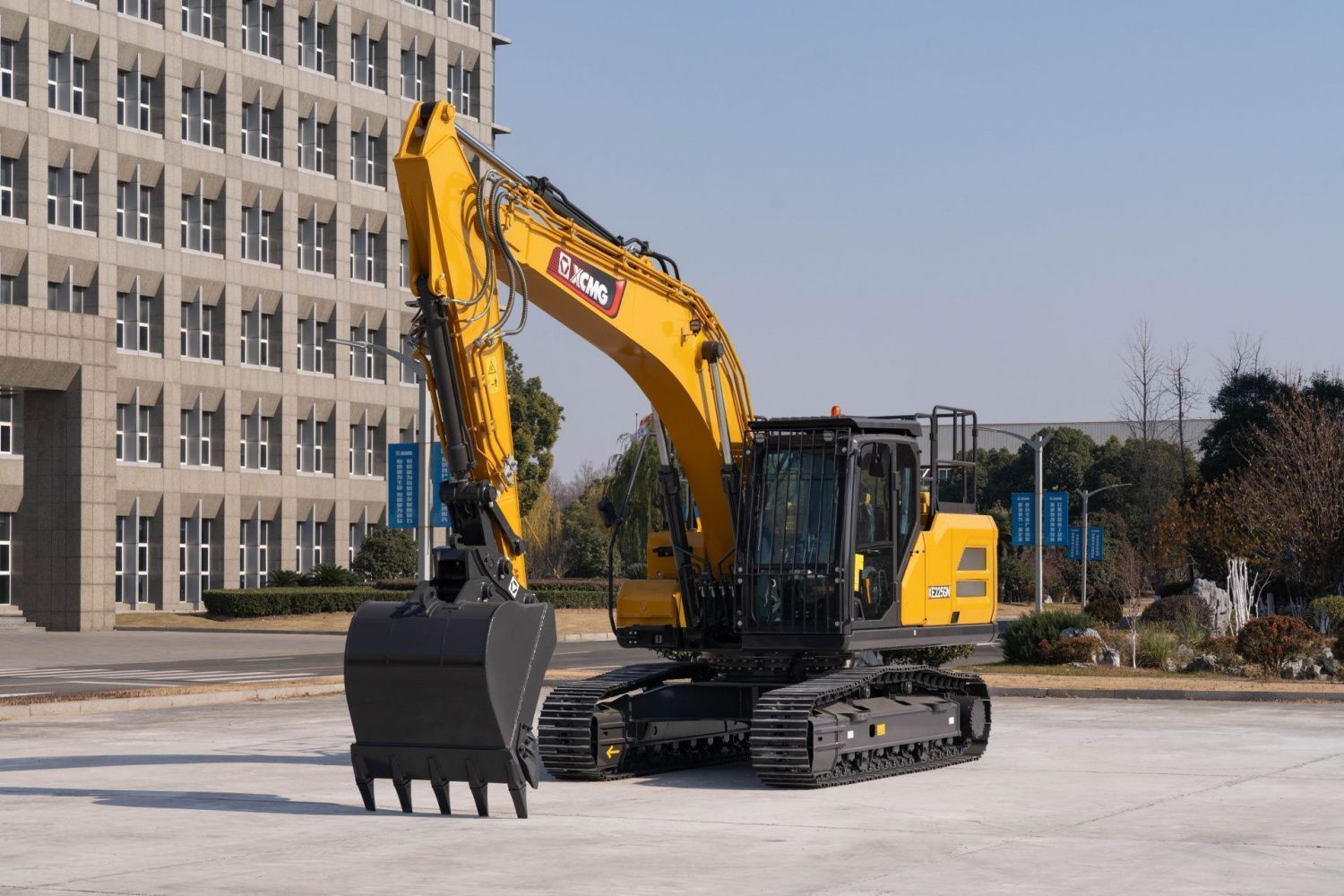Гусеничный габаритный экскаватор XCMG XE225GN