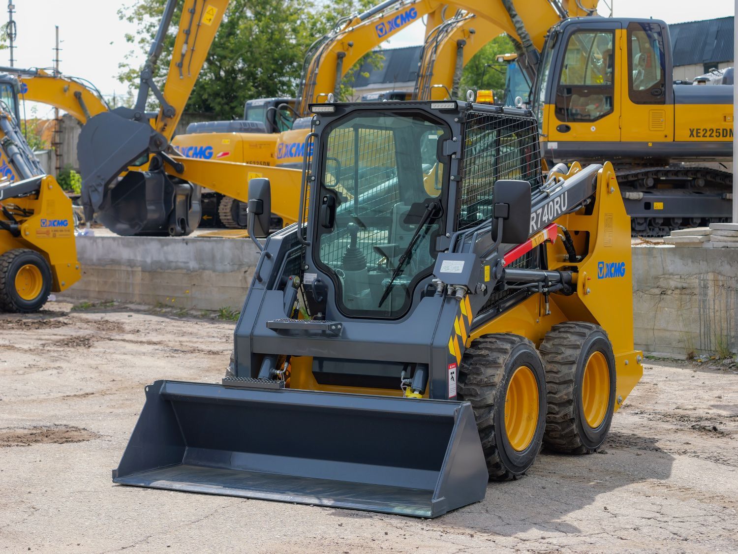 Мини-погрузчик XCMG SR740RU