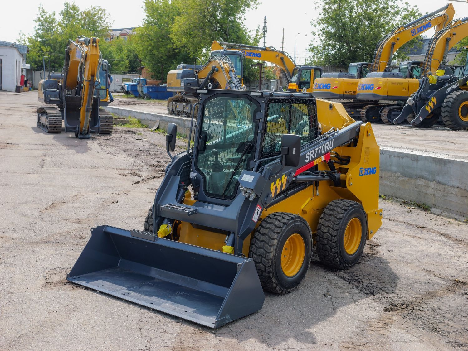 Мини-погрузчик XCMG SR770RU