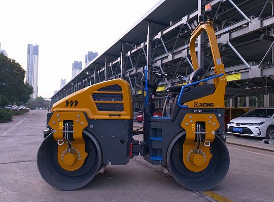 Каток тандемный XCMG XD140