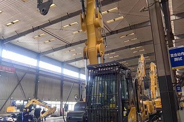 Гусеничный перегружатель XCMG XE230M