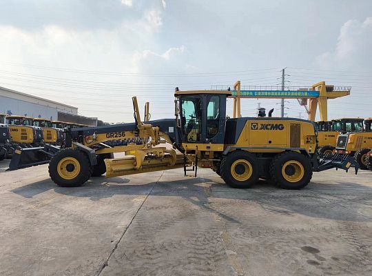 Автогрейдер XCMG GR256
