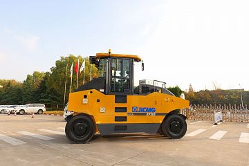 Пневмошинный статический каток XCMG XP203