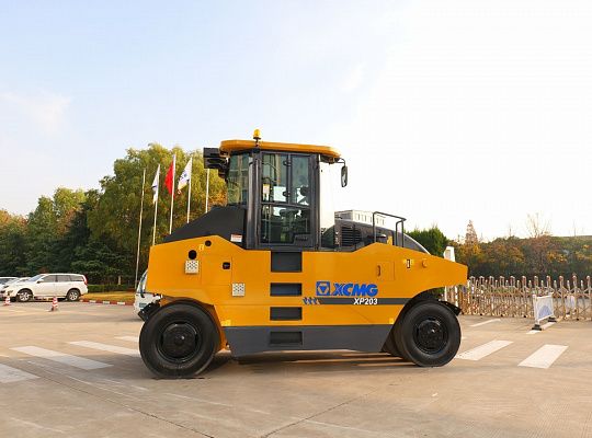 Пневмошинный статический каток XCMG XP203