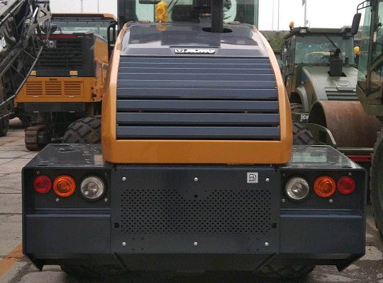 Каток одновальцовый грунтовый с гидравлическим полным приводом XCMG XS225