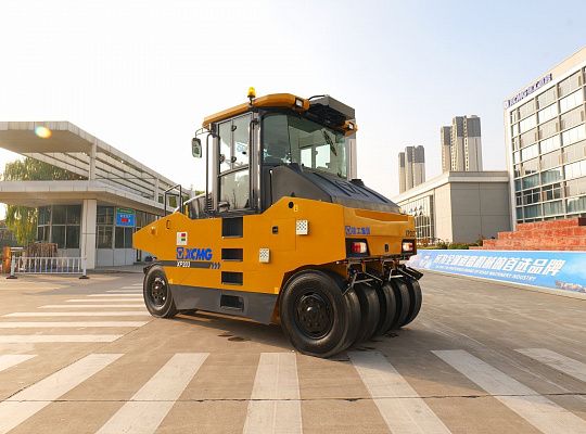 Пневмошинный статический каток XCMG XP203