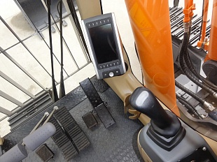 Экскаватор гусеничный UMG E330C