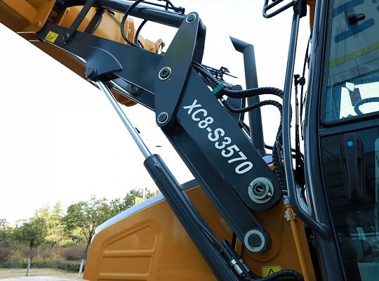 Экскаватор-погрузчик XCMG XC8-S3570