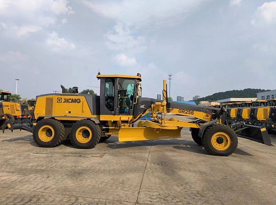 Автогрейдер XCMG GR256