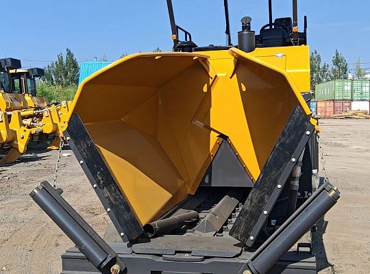 Асфальтоукладчик XCMG RP453L