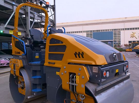Каток тандемный XCMG XD140