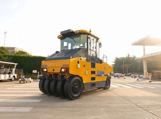 Пневмошинный статический каток XCMG XP203