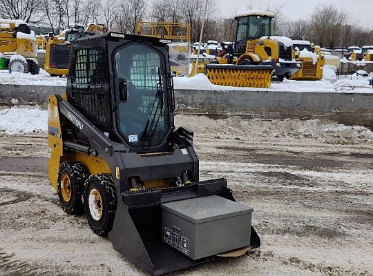 Мини-погрузчик XCMG SR710RU