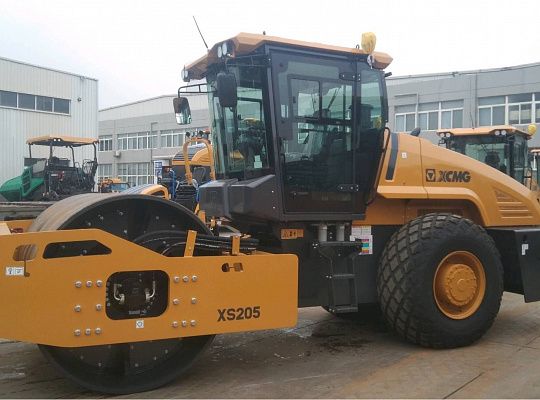 Каток одновальцовый грунтовый с гидравлическим полным приводом XCMG XS205