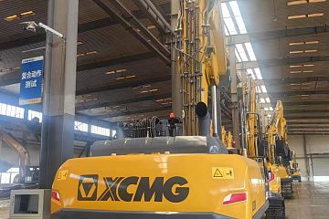 Гусеничный перегружатель XCMG XE230M