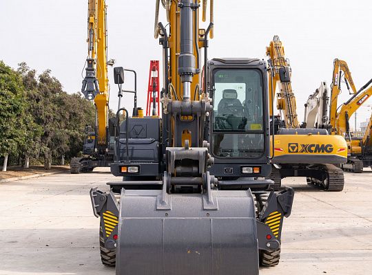 Колесный экскаватор XCMG XE150WD