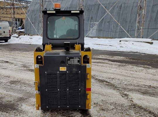 Мини-погрузчик XCMG SR710RU