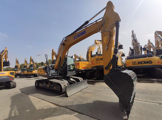 Гусеничный габаритный экскаватор XCMG XE180DN