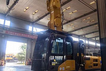 Гусеничный перегружатель XCMG XE230M