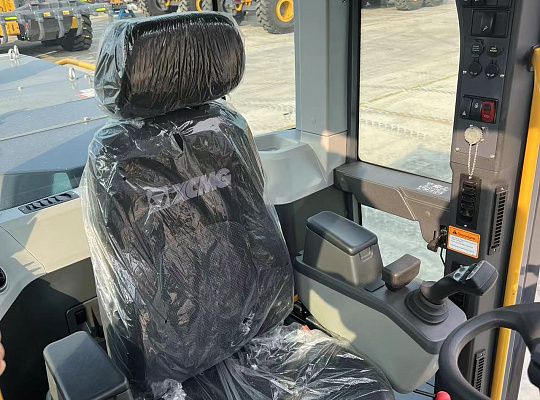 Автогрейдер XCMG GR256