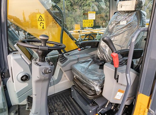 Колесный экскаватор XCMG XE150WD