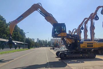 Гусеничный перегружатель XCMG XE400M